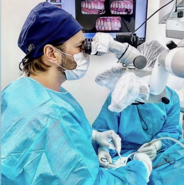 Como é feita a manutenção de um implante dentário